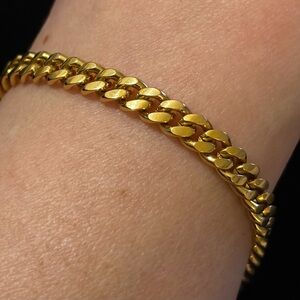 ✨Vintage Monet Gold Tone Flat Curb Link Bracelet - 7.5” - Classic Cuban Style✨